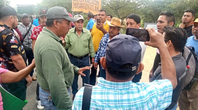 Ciudadanos que tomaron la carretera Mina – Hidalgotitlán esperarán respuesta positiva de los gobiernos federal y estatal