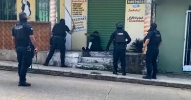 Brutalidad policiaca: Elementos de la Secretaría de Seguridad Publica, agrede a garrotazos a menor de edad